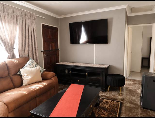 2 BEDROOM HOUSE FOR SALE IN EVATON WEST